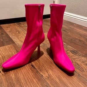 Steve MADDEN VAKAY hot pink sock ankle boots. Size 8.5. NWOT